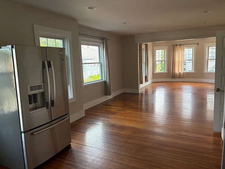 207 Lowden St — Photo 3