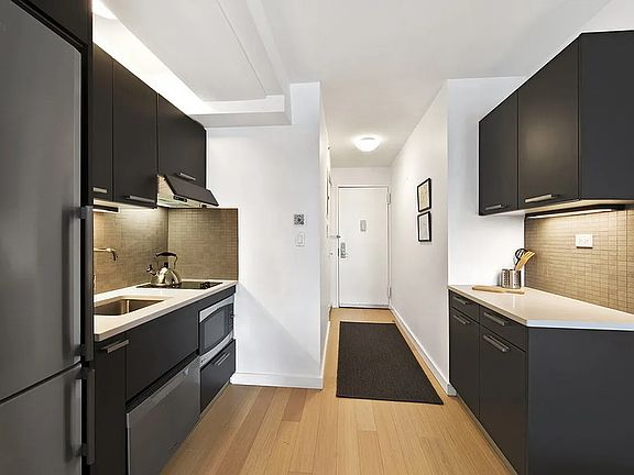 3rd image of 222 E 39th St APT 21C