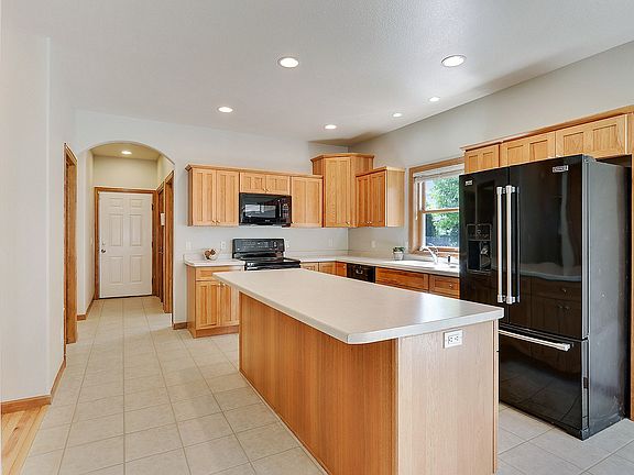 Kitchen with center island