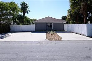 620 Oak St Photo 1
