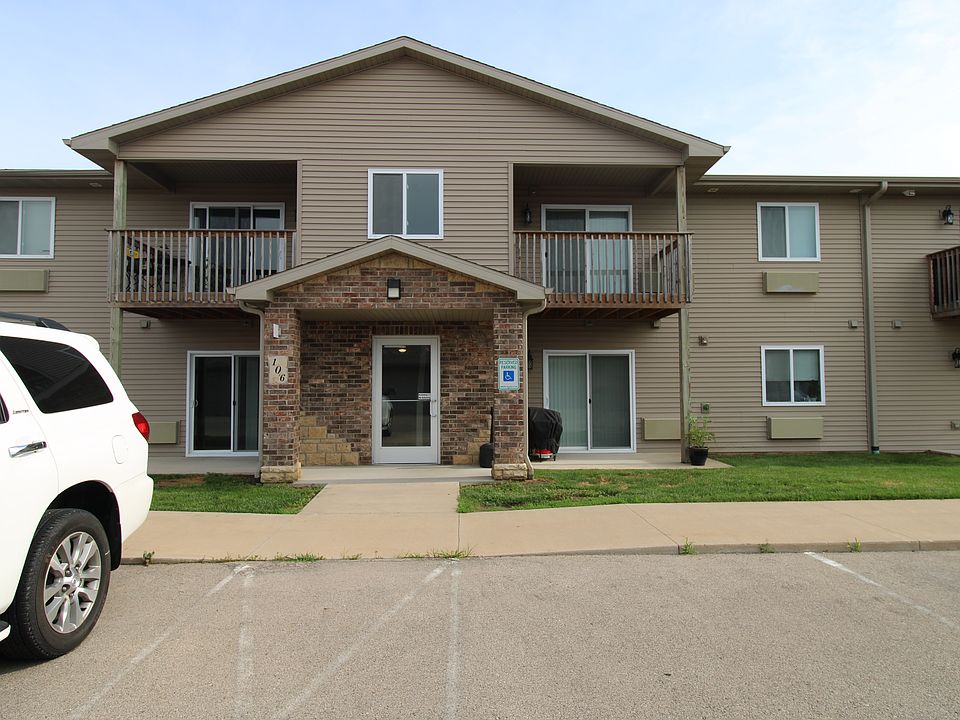 1st image of 106 Gardens Ct #19