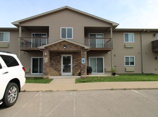 106 Gardens Ct #19, Farley, IA 52046
