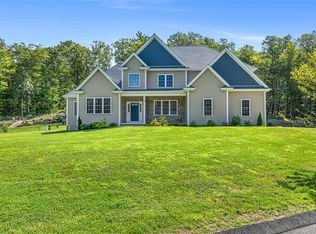 8 Lyn Ct, Cumberland, RI 02864
