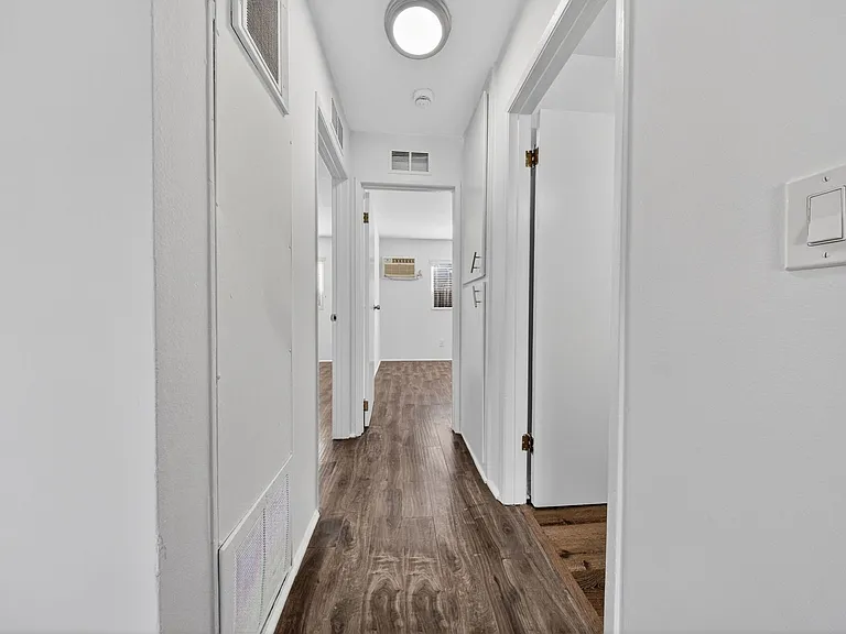 10736 Magnolia Blvd — Photo 22