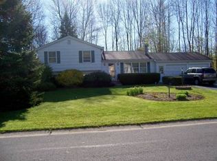 921 Little Bardfield Rd, Webster, NY 14580
