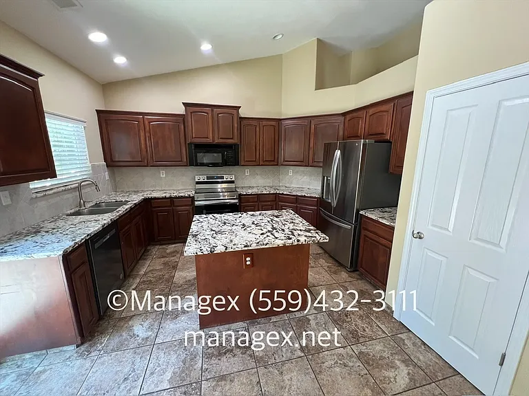 1151 E Pinehurst Ave — Photo 8