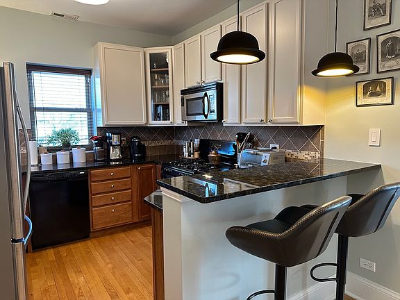 4th image of 210 S Lombard Ave #B