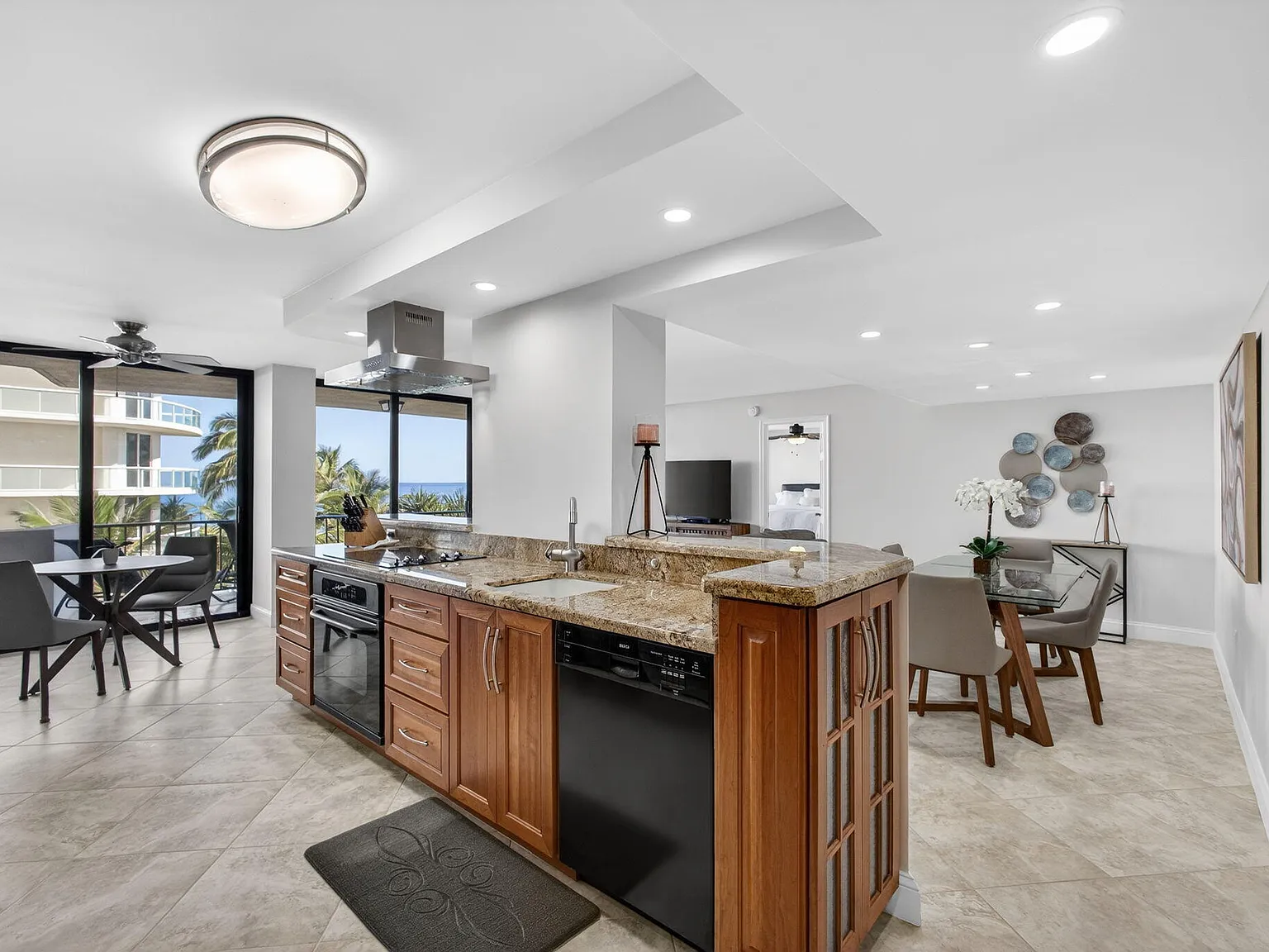 2 bed, 2.0 bath, 1210 sqft, $5,000 — Photo 2