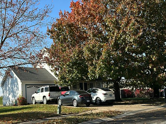 3rd image of 1931 Meadow Ln