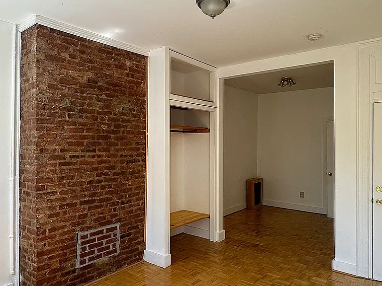 60-17 54th St #2L — Photo 3