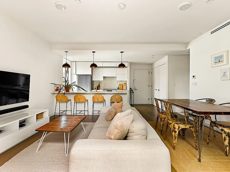 618 Monroe St #401 — Photo 1