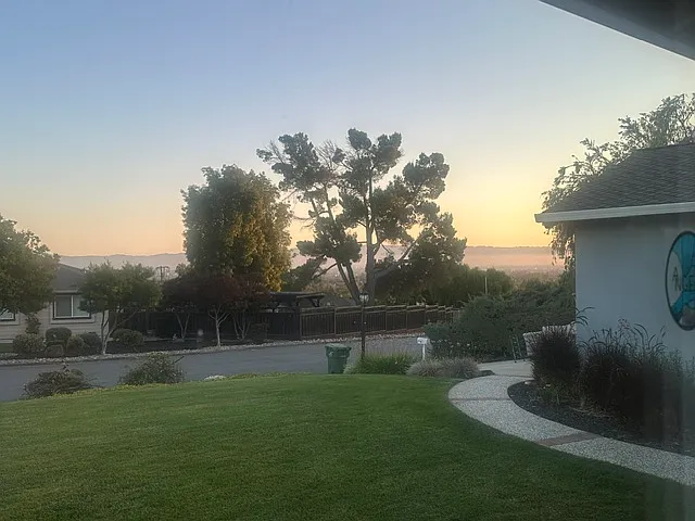 3615 Vista Del Valle — Photo 2