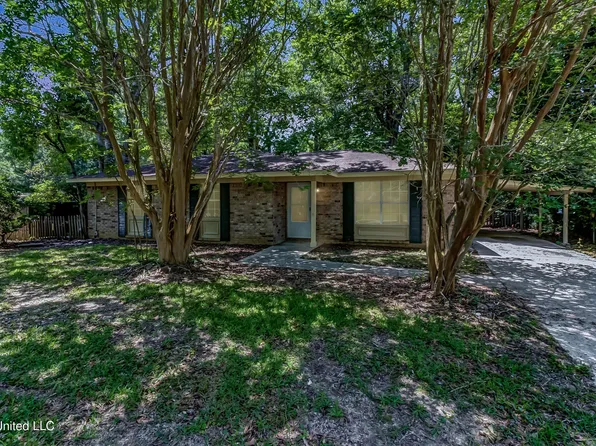 3217 N 2nd St, Ocean Springs, MS 39564