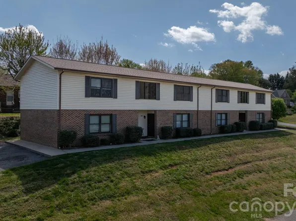 525 12th St SW APT 26, Hickory, NC 28602