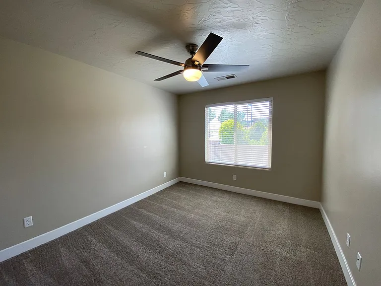 758 N 300 W — Photo 14