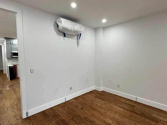 2nd image of 275 E 55th St APT 1