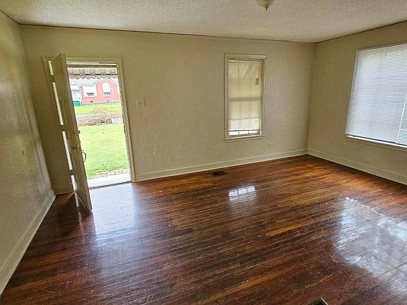 5th image of 701 E Brentwood Cir