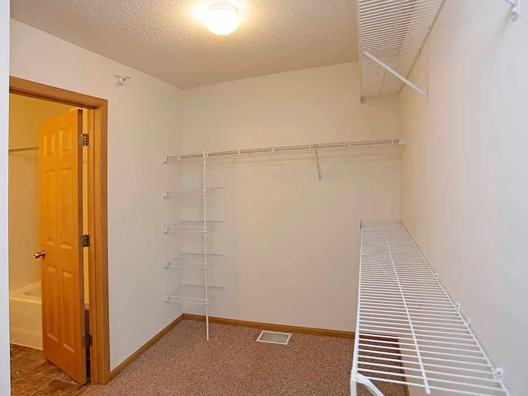 Promenade Oaks Apartments — Photo 22
