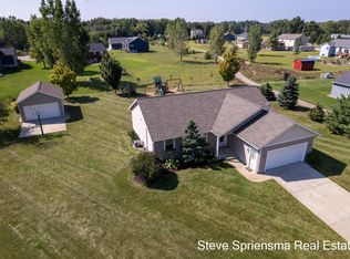 9126 Meadows Pointe Dr, Allendale, MI 49401