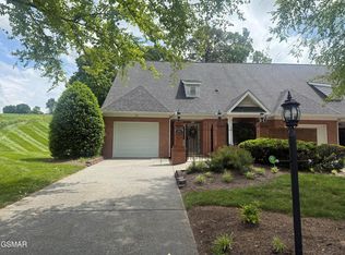 915 Fine Glen Dr, Sevierville, TN 37862
