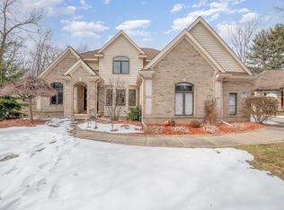 6121 Evergreen Ct, Midland, MI 48642