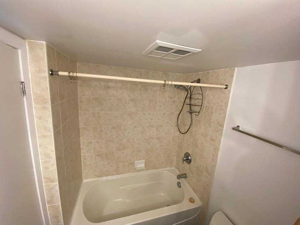 2nd image of 219 Fort York Blvd #1307