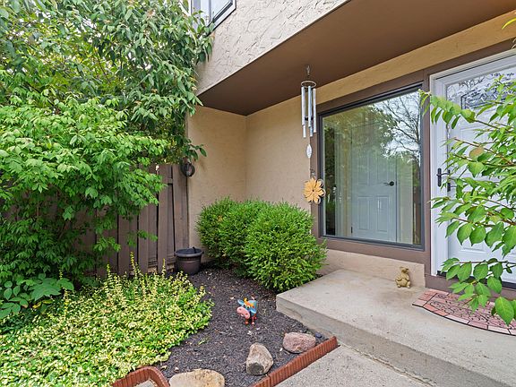 2nd image of 326 Peachtree Ct