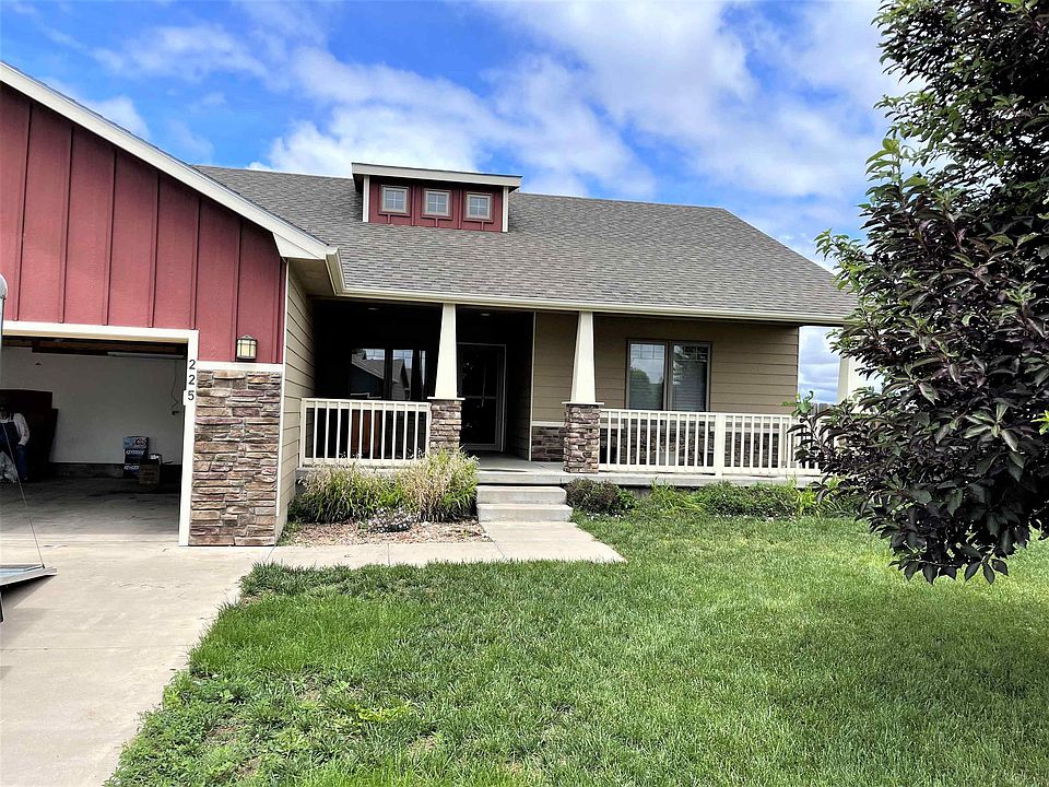 225 Steamboat Dr, Dodge City, KS 67801 Zillow