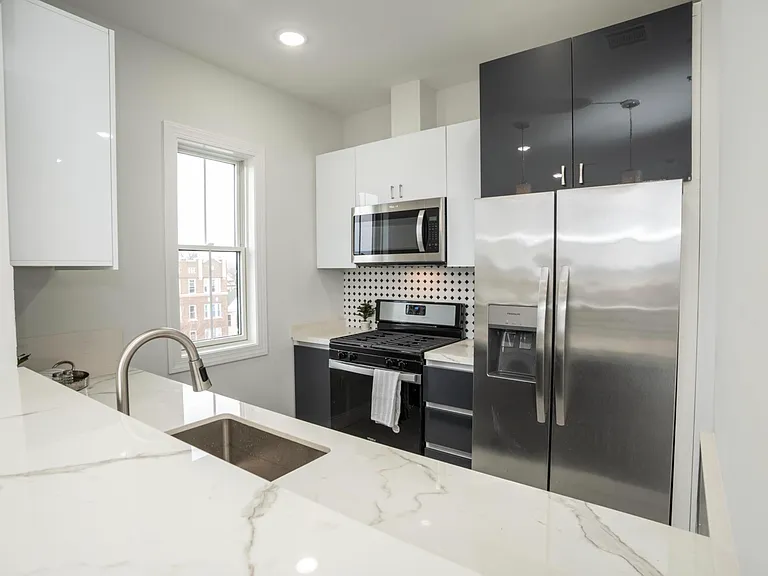 144 Bergen Ave #2A — Photo 5