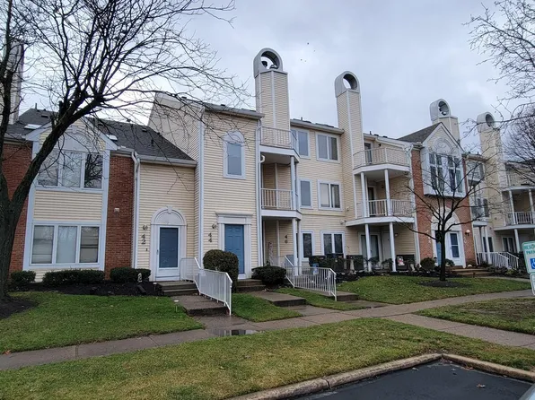 44 Natalie Ct, Levittown, PA 19057