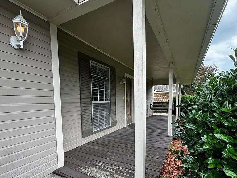 1729 Tallwood Dr — Photo 3