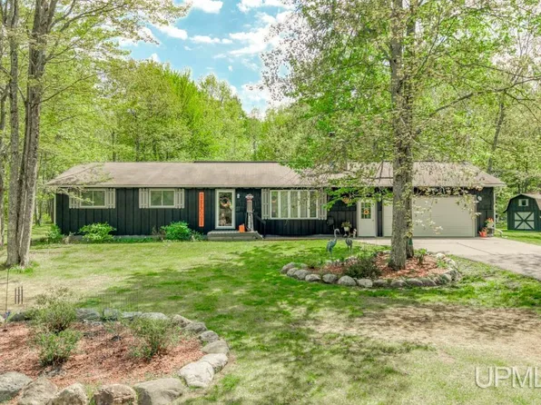 W8071 Old Carney Lake Rd, Iron Mountain, MI 49801
