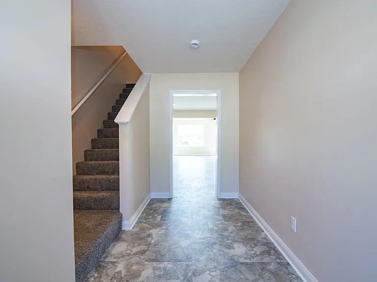 203 Dixon Cir — Photo 14