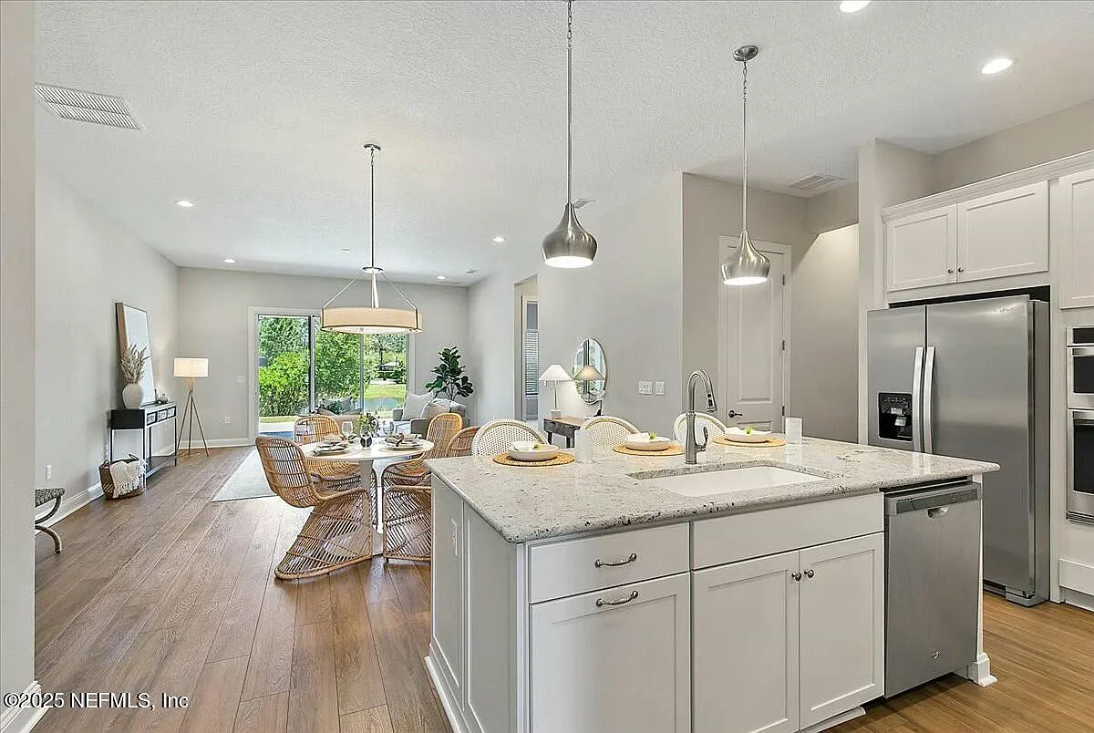 3 bed, 2.5 bath, 2272 sqft, $3,600 — Photo 4