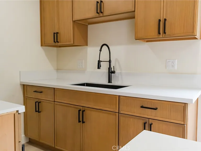 3445 Edgehill Dr #4 — Photo 3