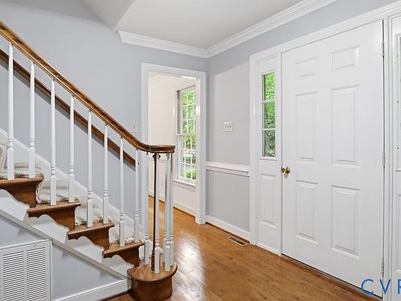 4th image of 8407 Knollwood Ct