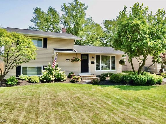 3rd image of 903 West Dr