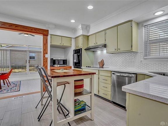 3rd image of 1044 Pepper Hill Dr