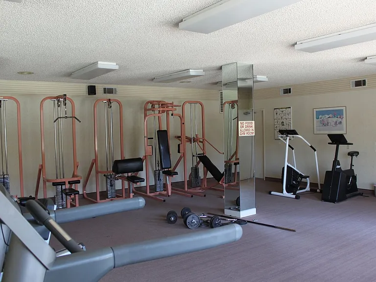 Valley Village So. Apartments — Photo 19