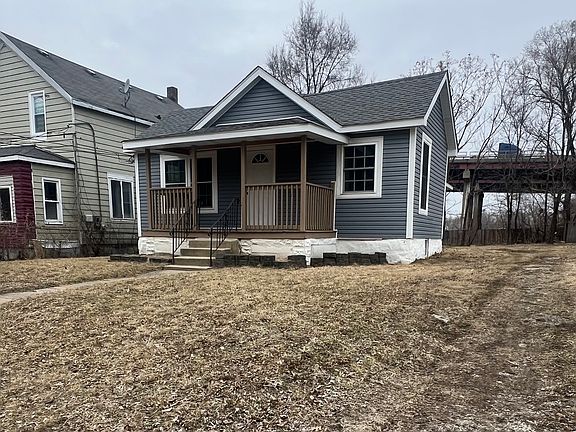 2nd image of 207 Davis St