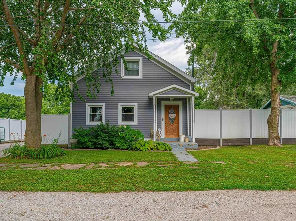 204 S Maltby St, Waynesville, IL 61778