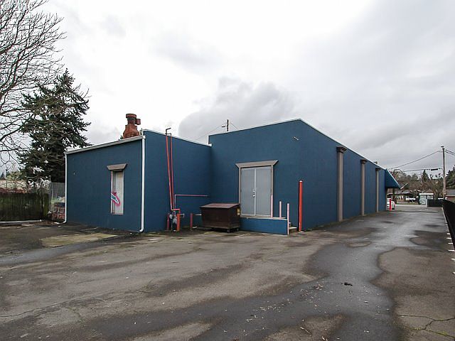 2nd image of 11130 SE Powell Blvd