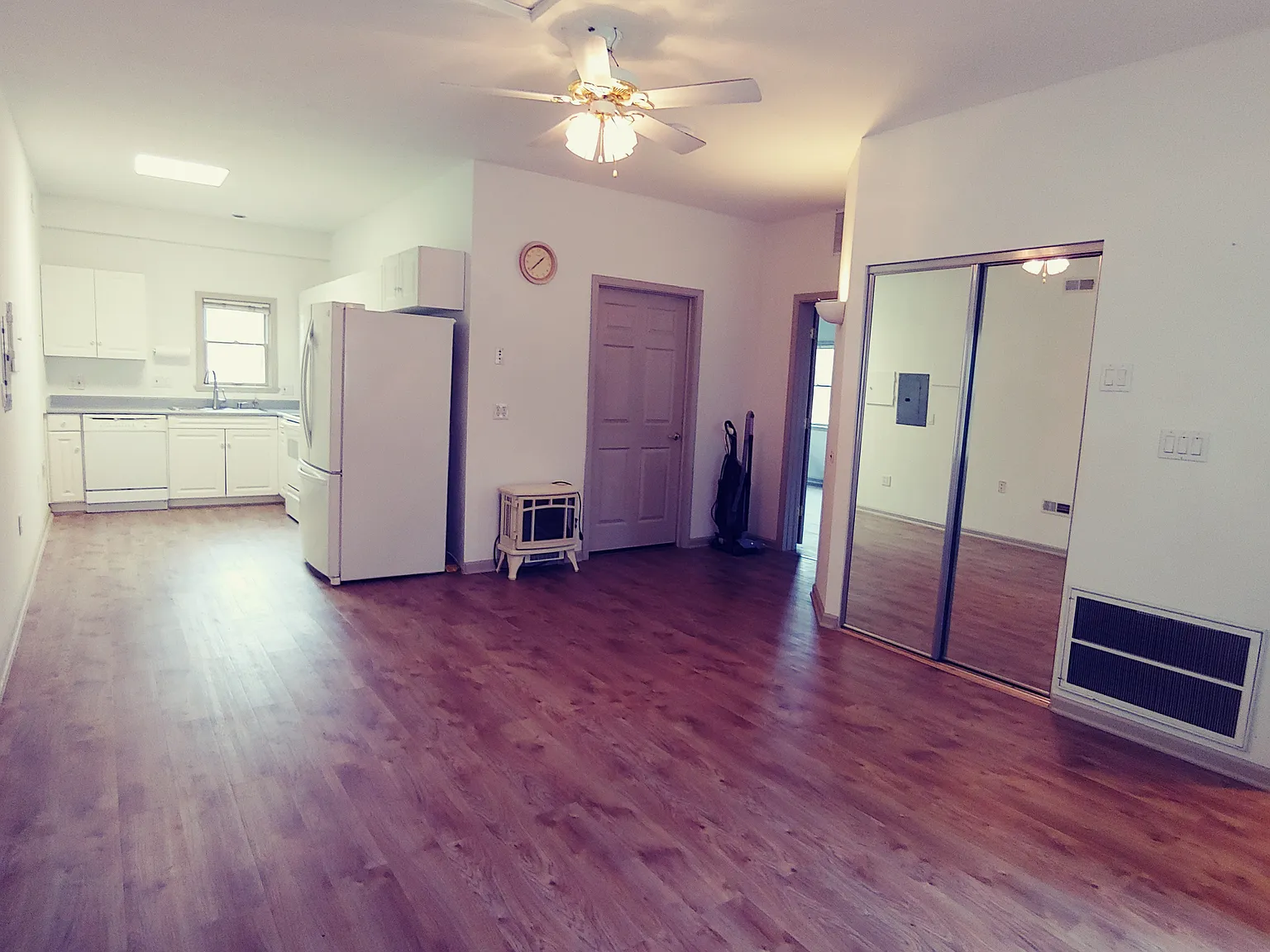 1 bed, 1.5 bath, 900 sqft, $1,500 — Photo 4