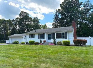 12 Shady Oak Dr, Enfield, CT 06082