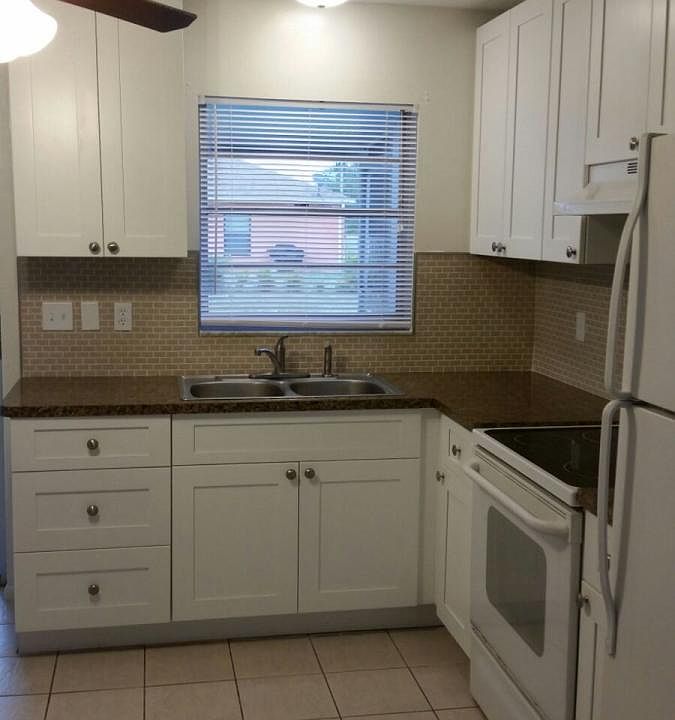 1st image of 619 SE 14th Ter
