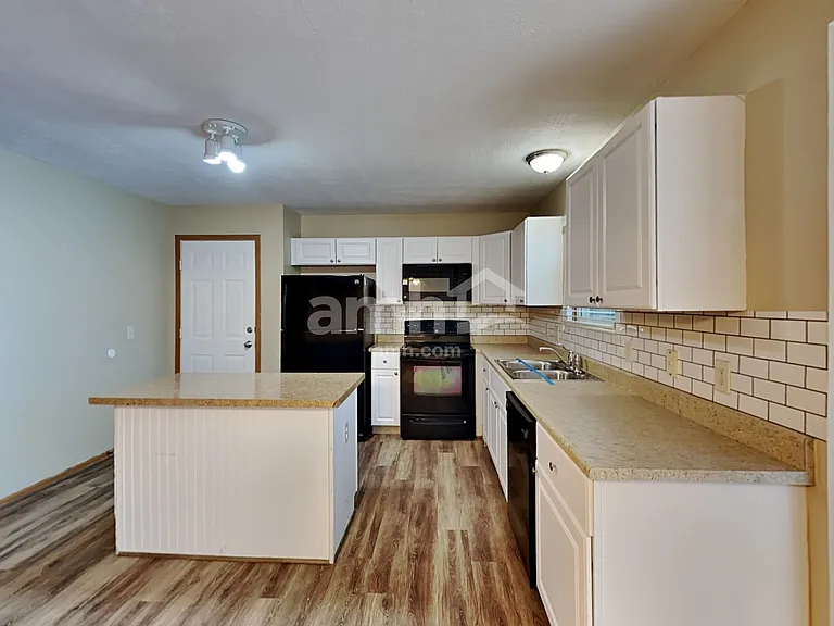 353 W Hunters Dr — Photo 5