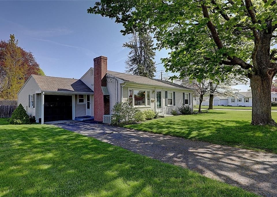 1st image of 26 Larchwood Dr