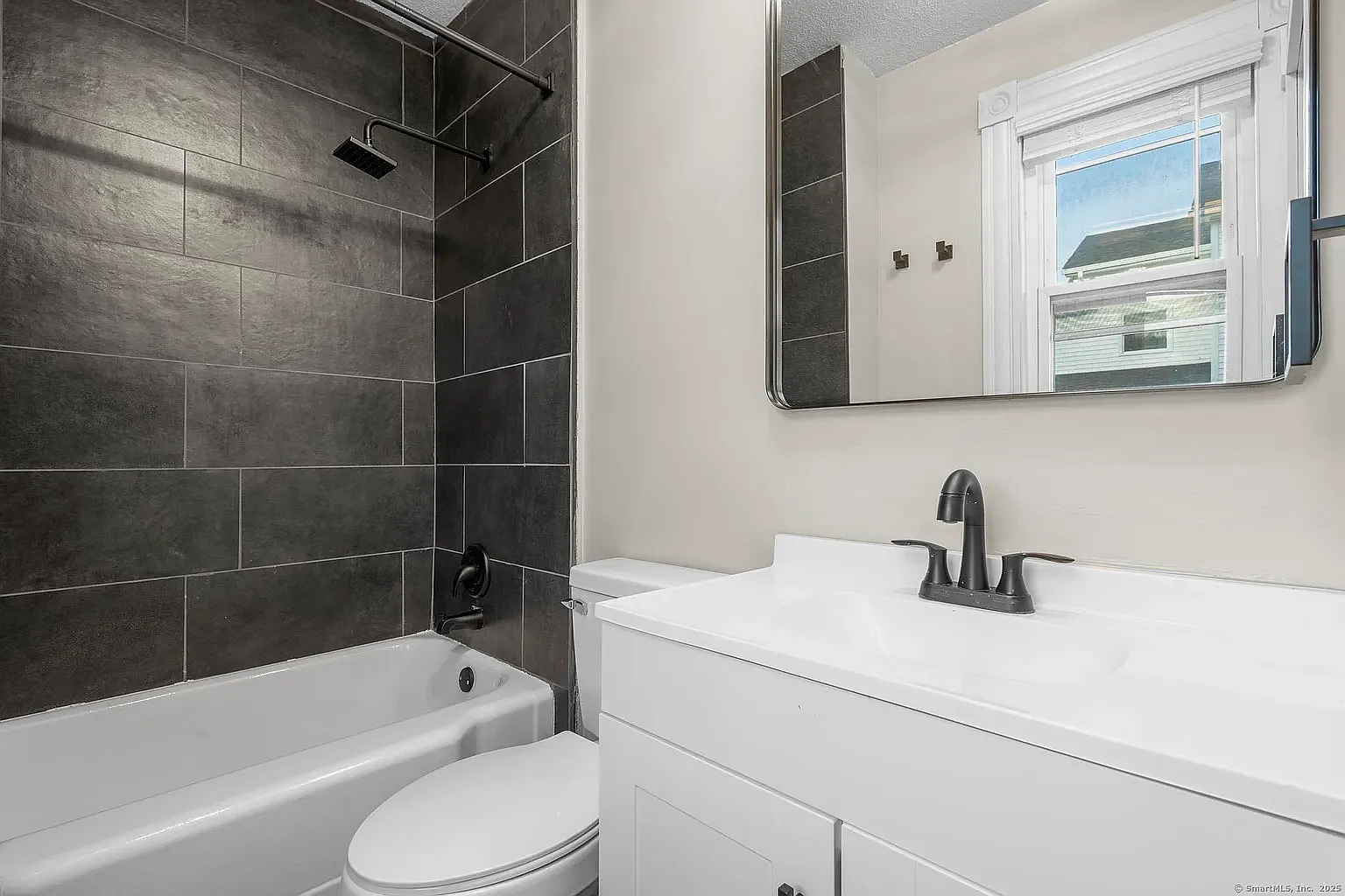 2 bed, 1098 sqft, $2,300 — Photo 4