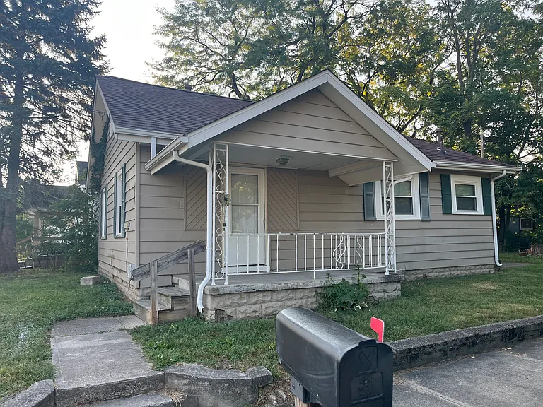 1600 S Franklin St — Photo 1