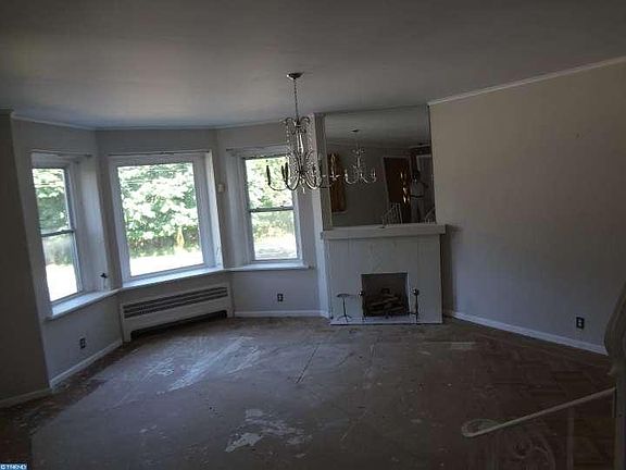 5th image of 826 W Cobbs Creek Pkwy
